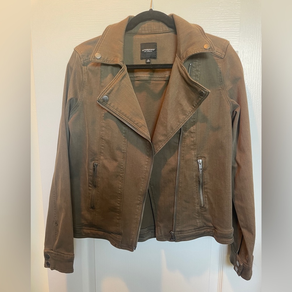Liverpool Denim Jacket is perfect for Fall! A great way to layer up.